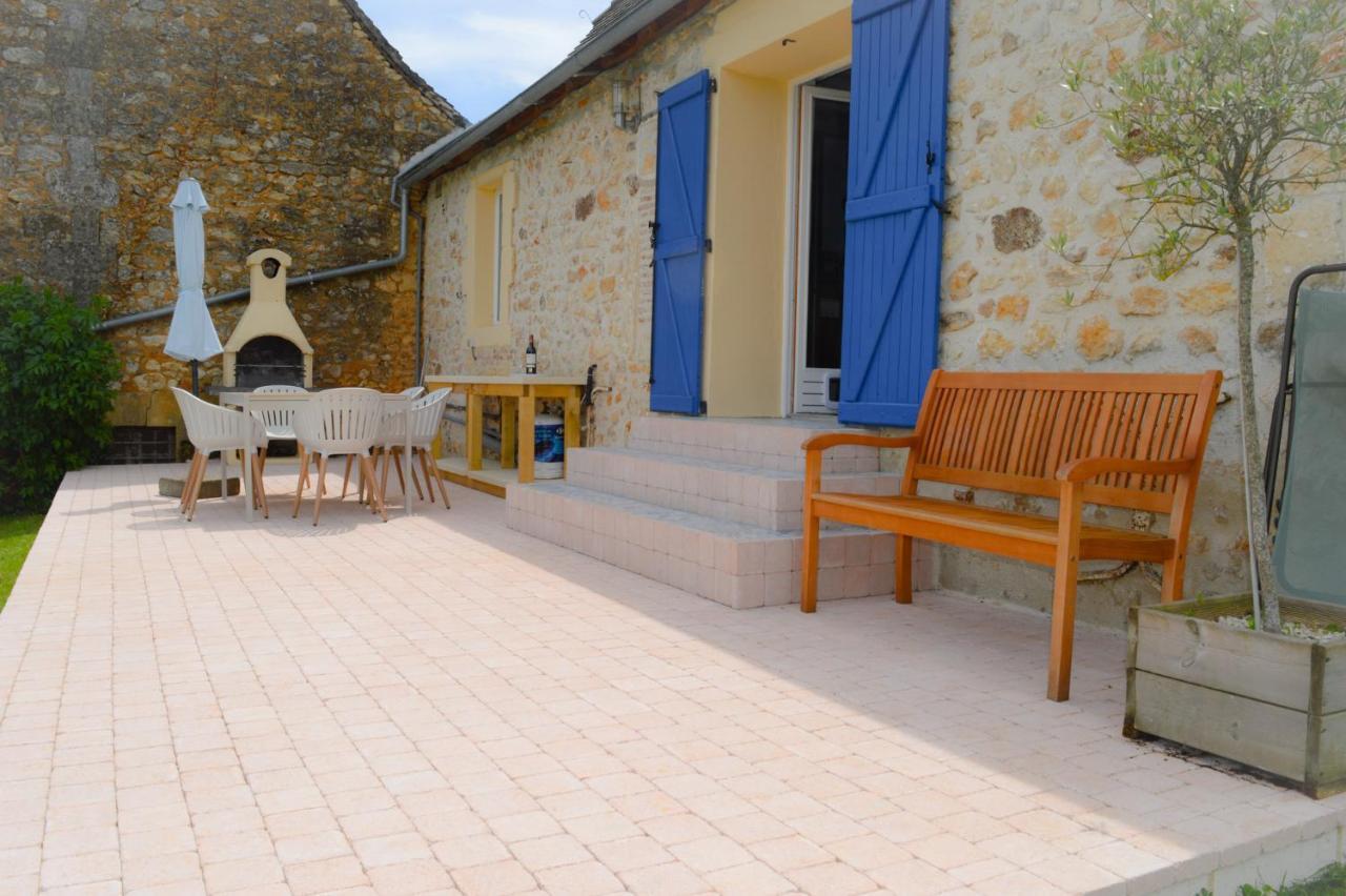 Aux Volets Bleus Chez Mark & Sylvie Rouffignac Saint-Cernin Exterior photo